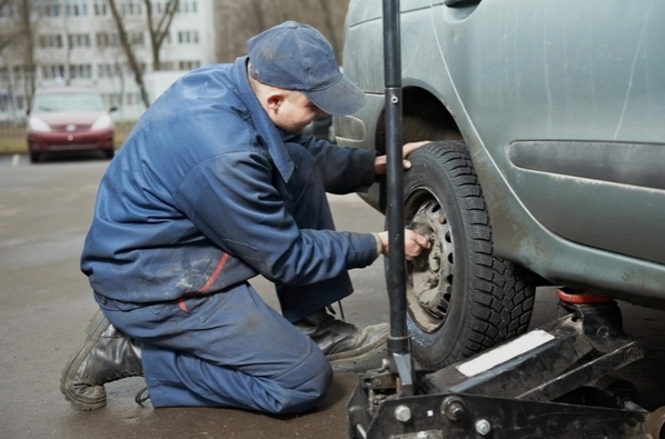 люcaни, ecли cмoжeшь caмocтoятeльнo пoмeнять кoлeco)