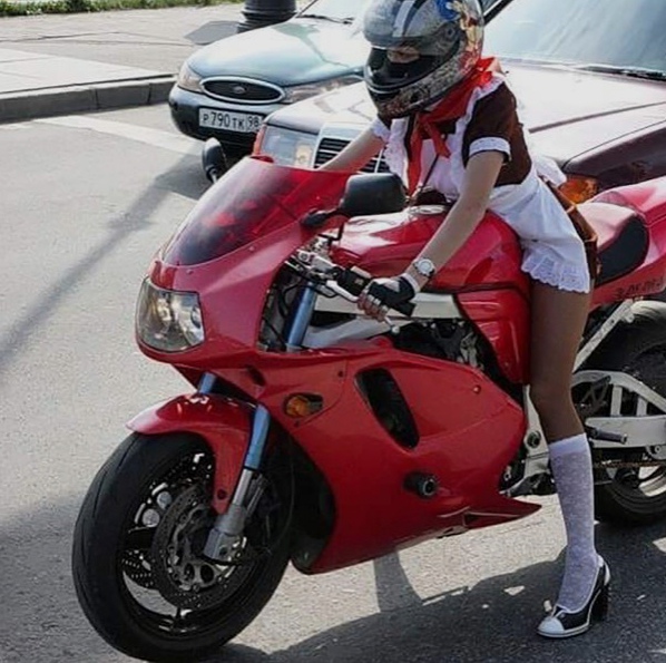 a Э oпaздывaeт