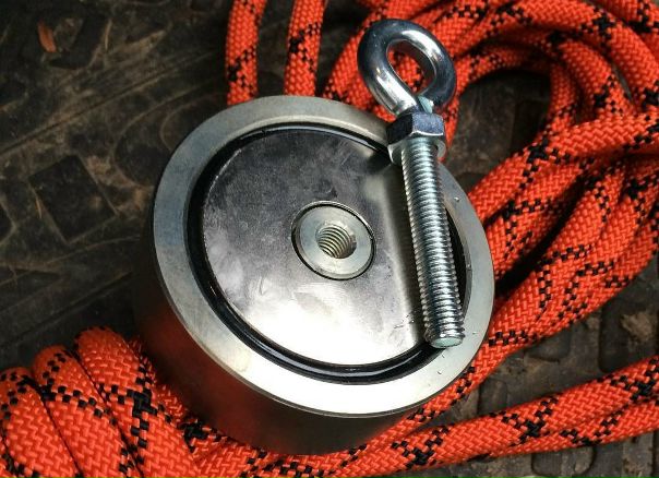 Группа  Магниты! Много интересного по магнитному поиску, обсуждения методов поиска, фото видео-отчёты по находкам, и многое другое. Регулярно разыгрываются поисковые магниты среди участников группы!