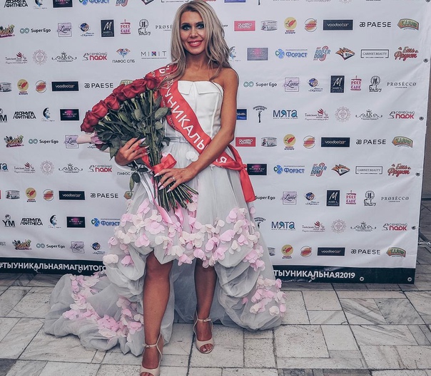 Священник, которого епархия сослала в село за участие его жены в конкурсе красоты, решил пожаловаться в прокуратуру из-за травли супруги. Он рассказал, что знал о планах жены и поддерживал ее решение, а прихожане в селе приняли его хорошо Священник, которого епархия сослала в село за участие его жены в конкурсе красоты, решил пожаловаться в прокуратуру из-за травли супруги. Он рассказал, что знал о планах жены и поддерживал ее решение, а прихожане в селе приняли его хорошо