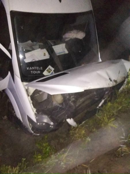 Тринадцать туристов пострадали в ДТП в Карелии в субботу вечером. 