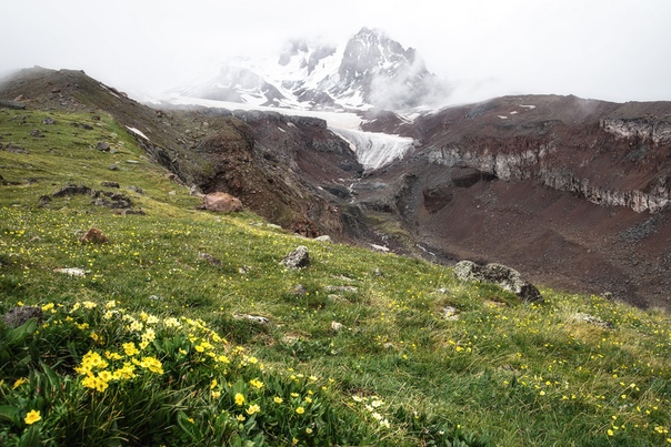 Зелёные поляны, гора Казбек