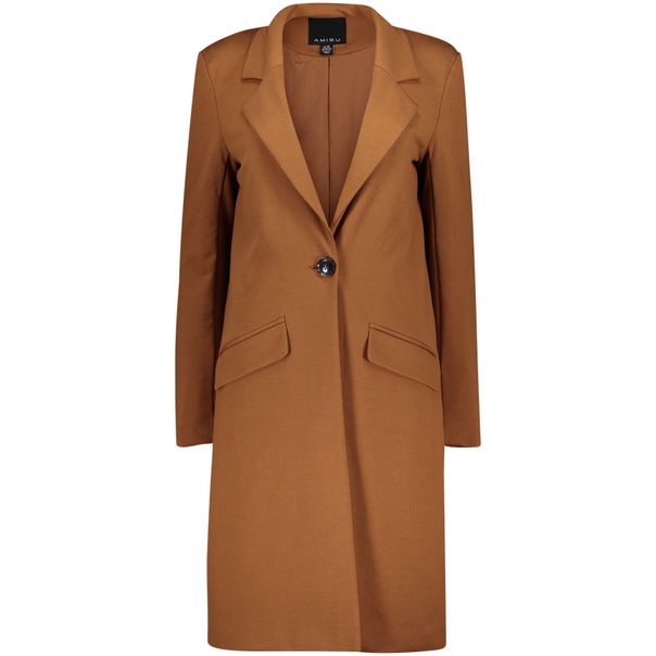 Элегантность в наш осенний гардероб вносят #пальто. Классические вариации пальто - однотонные, в кофейно-бежевой палитре или цветах осени, из структурной ткани и с подчеркивающими талию пуговицами или поясом. 