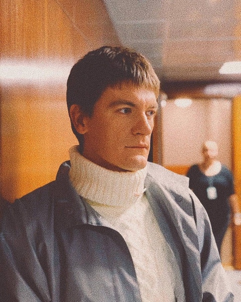 Героиню какого известного советского фильма о нелегкой женской доле изображает на этом фото Александр Гудков