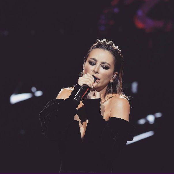 «Я не знала правды, верила слепо»: Ани Лорак намекнула на предательство супруга