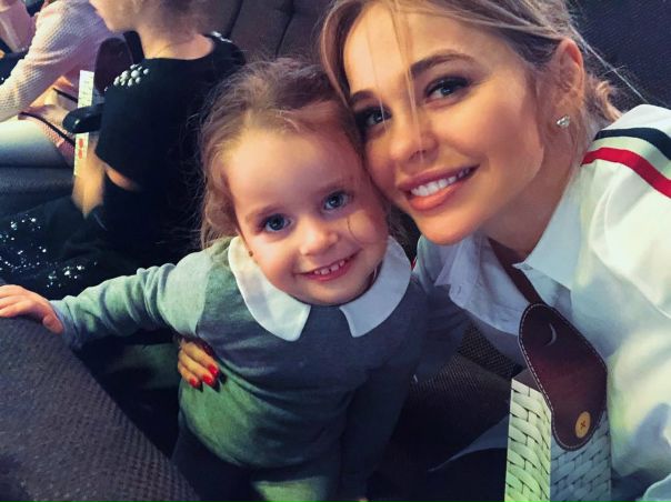 Анна Хилькевич вывихнула руку своей дочке