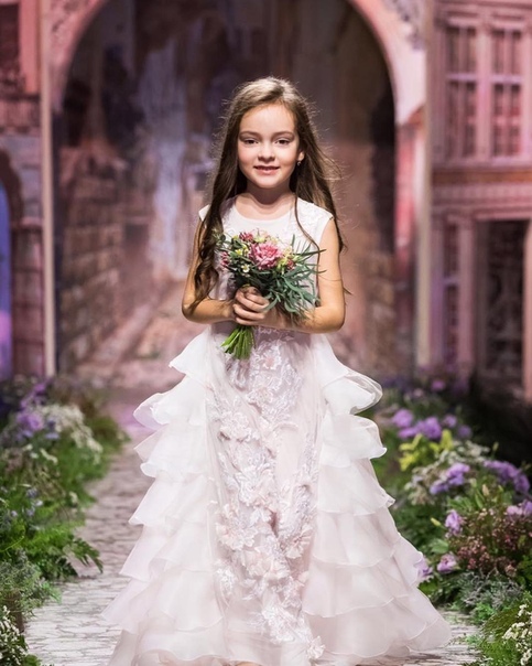 Дети Рудковской, Киркорова, Навки, Реввы и Барановской представили новую коллекцию Галины Юдашкиной