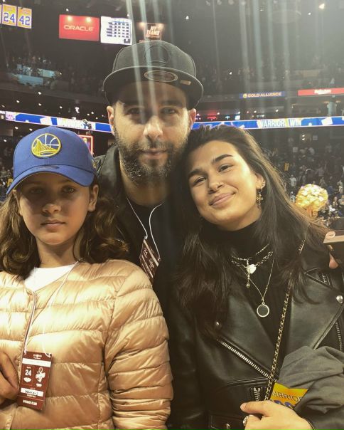 Папины дочки: Иван Ургант показал повзрослевших дочерей