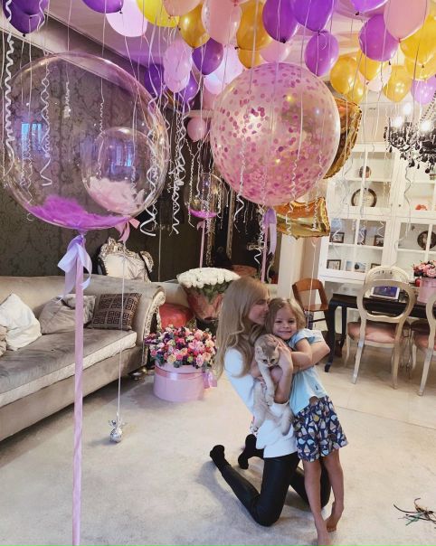 «Алиса в стране чудес» Тимати и Алена Шишкова устроили вечеринку для пятилетней дочери 