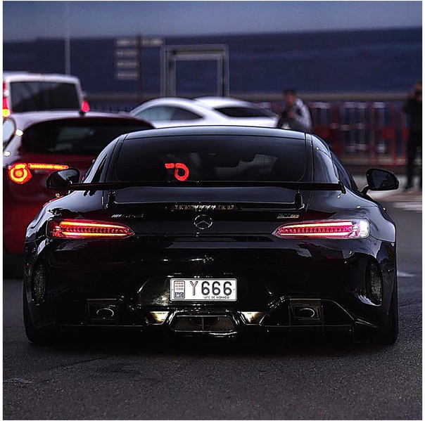 Mercedes-AMG GT R