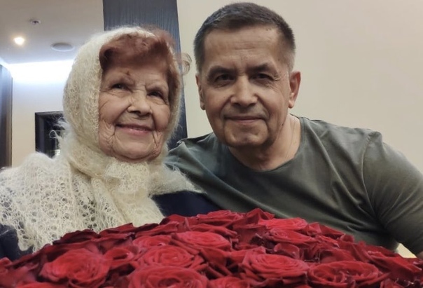 88-летняя мама Николая Расторгуева в день рождения сына пришла на концерт 