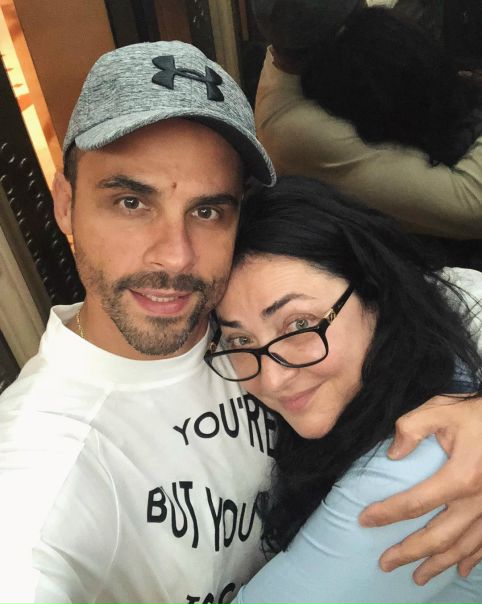 «Кому нужна больная жена!»: муж Лолиты хочет, чтобы она оставила сцену