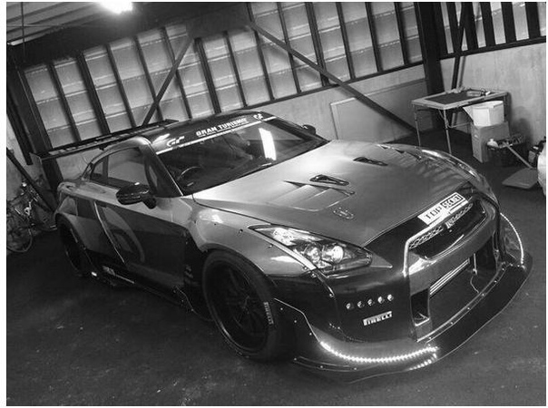 Oн пpocтo идeaлeн