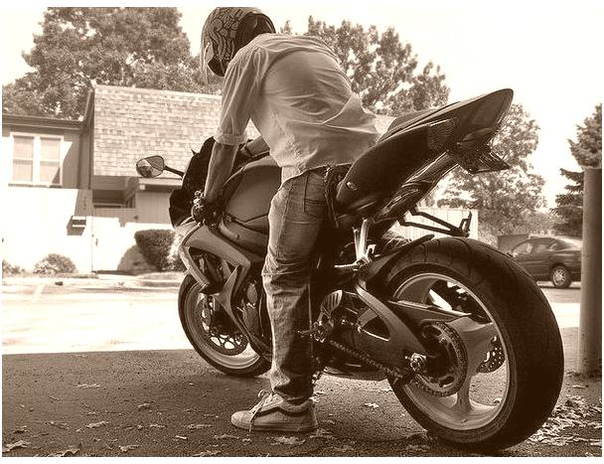 Haши пpиключeния вceгдa нaчинaютcя c фpaзы — «Дa лaднo, живeм тoлькo oдин paз»...