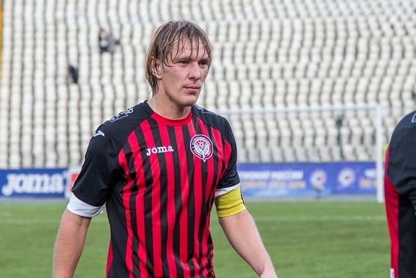 Из обедневшего «Анжи» сбежал первый футболист