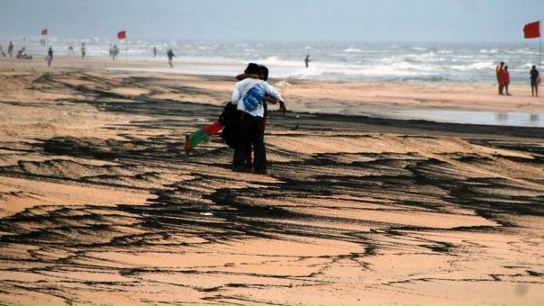 Пляжи Гоа залило мазутом.
