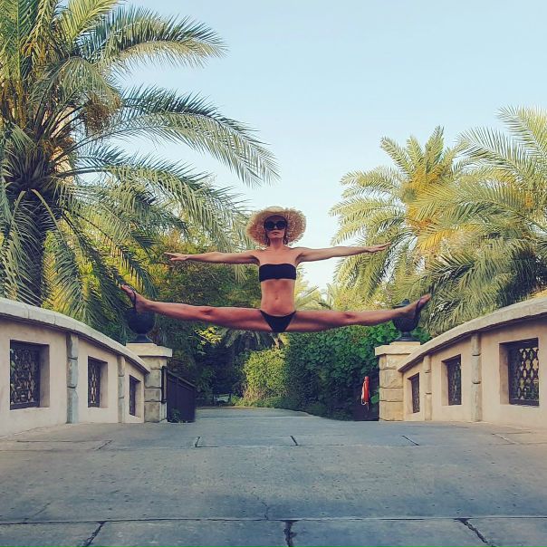 «Волочкова отдыхает!» Полина Гагарина поразила своих поклонников идеальным шпагатом «Волочкова отдыхает!» Полина Гагарина поразила своих поклонников идеальным шпагатом