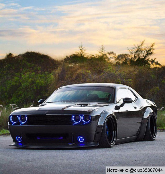 Liberty Walk Dodge Challenger SRT