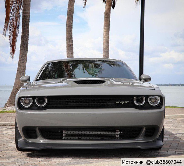 Dodge Challenger SRT Hellcat