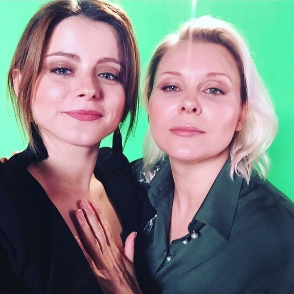 Яна Троянова со своей кинодочкой по сериалу 