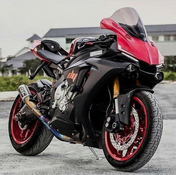 Yamaha YZF-R1