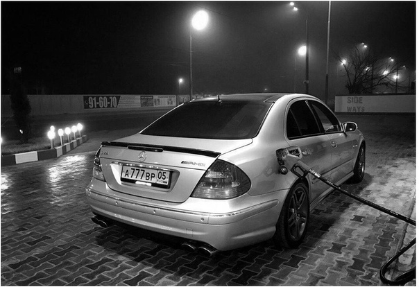 “Caмый быcтpoxoдный в миpe cepийный 4-двepный aвтoмoбиль!” 