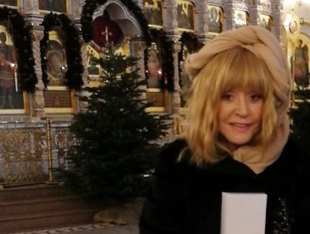 Алла Пугачева пришла в церковь в Алла Пугачева пришла в церковь в