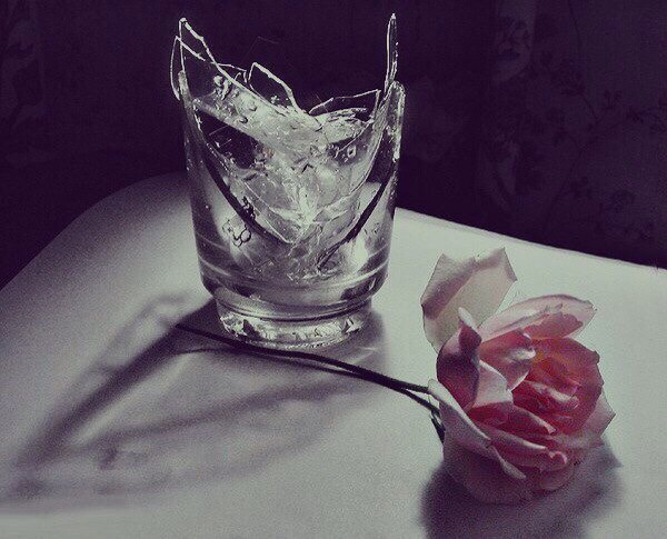 Возьми стакан, швырни его об стену,