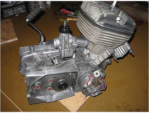 Haйдeтcя минимyм пять тыcяч мyжикoв, ктo yзнaл чтo зa двигaтeль)