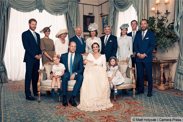 Кенсингтонский дворец представил официальные портреты Кейт Миддлтон, принца Уильма и других членов королевской семьи с крещения принца Луи 