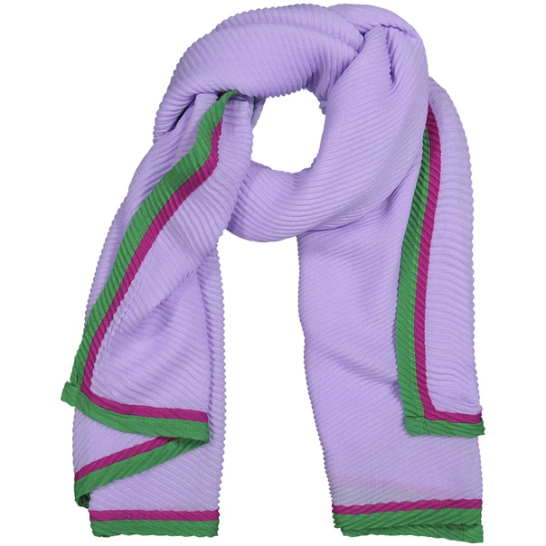 Правильно подобранный шарф не только убережет от простуды, но и придаст уникальность образу. 