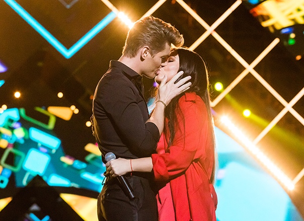 Ирина Дубцова и Алексей Воробьев страстно поцеловались на сцене 