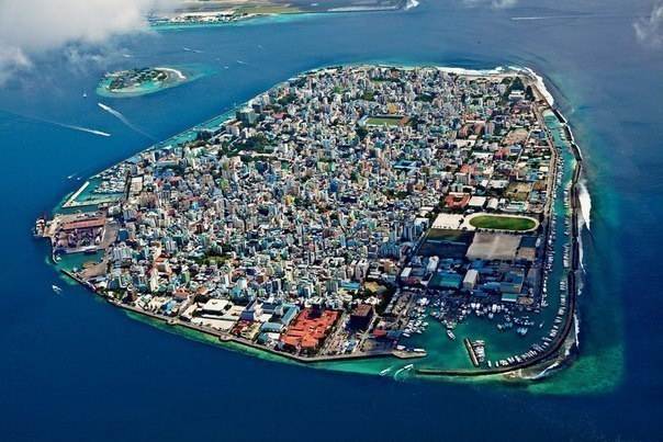 Мале - город в океане, столица Мальдивской республики.