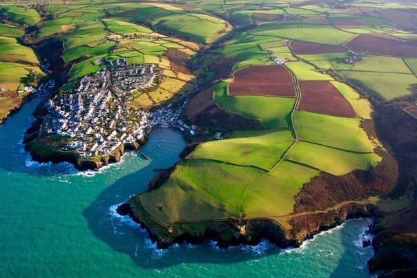Порт-Исаак - маленькая живописная рыбацкая деревушка на побережье, Англия.
