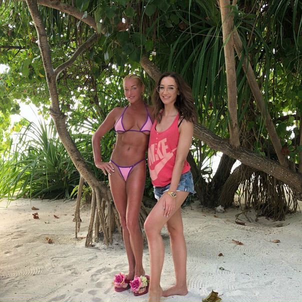 Две мегазвезды на одном маленьком острове Анастасия Волочкова и Ольга Бузова встретились во время отдыха на Мальдивах Две мегазвезды на одном маленьком острове Анастасия Волочкова и Ольга Бузова встретились во время отдыха на Мальдивах