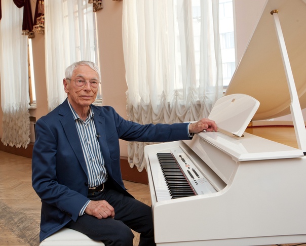 Сегодня празднует свое 93-летие композитор Александр Зацепин, автор музыки ко многим популярным фильмам. 