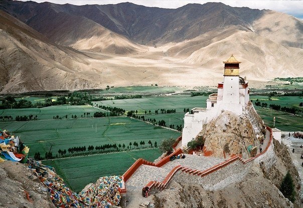 Дворец Yumbulhakang, Тибет.