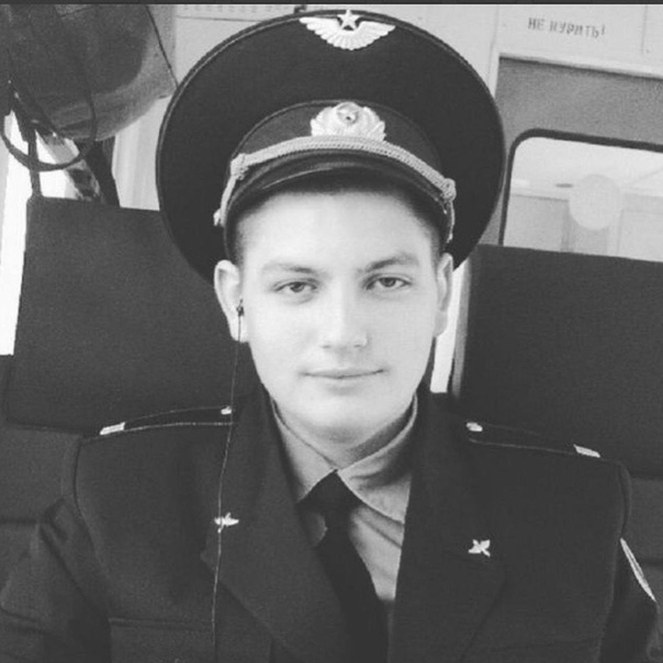 Андрей Разин предложил назвать самолет в честь бортпроводника Максима Моисеева, пожертвовавшего своей жизнью ради спасения пассажиров горящего лайнера